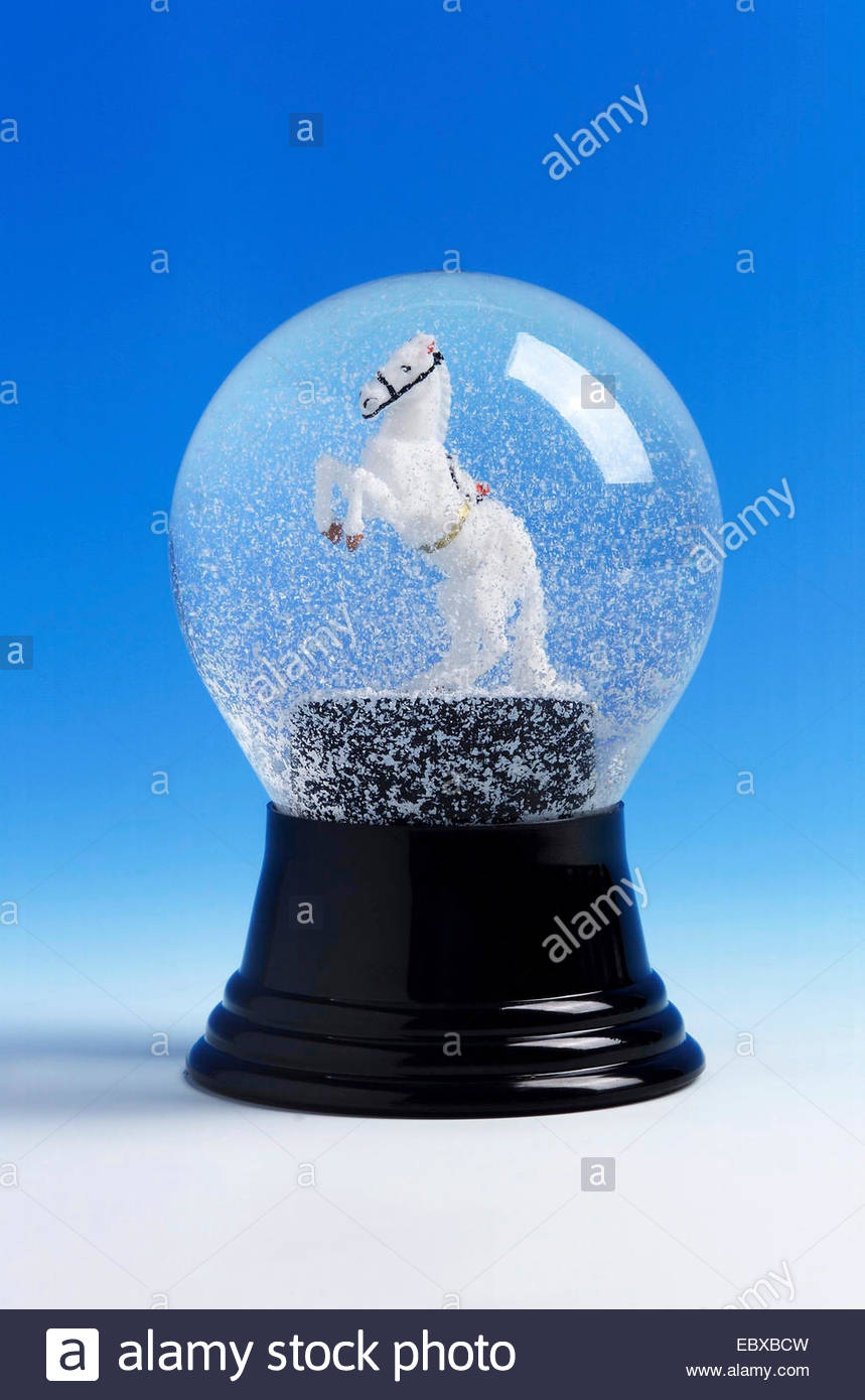 Snow Globes High Resolution Stock Photography and Images Alamy