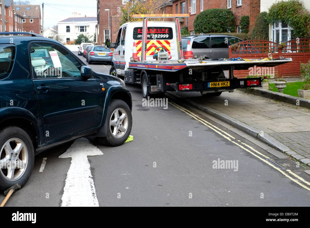 Car being towed uk hires stock photography and images Alamy