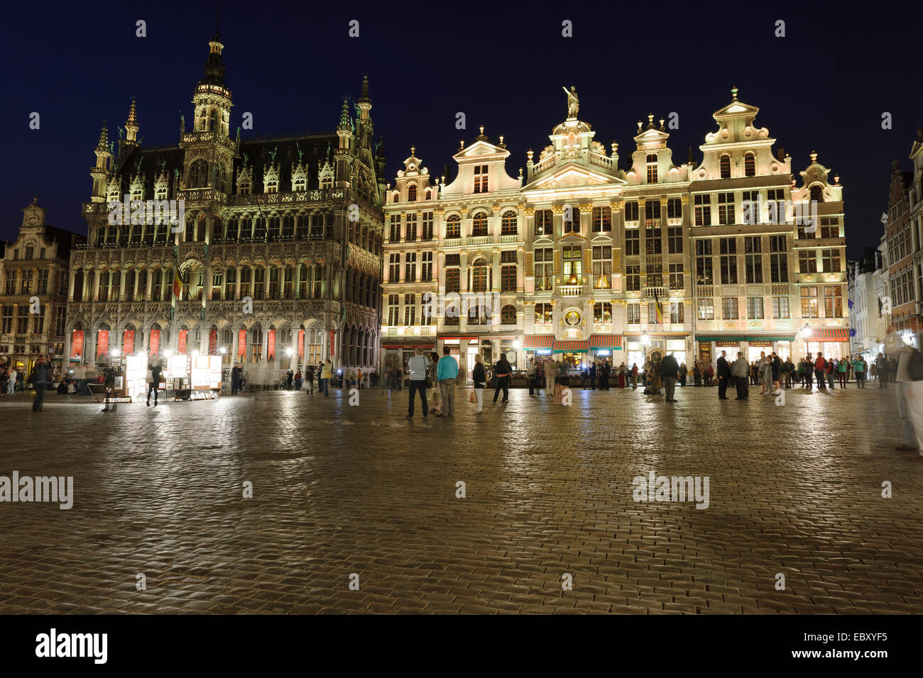 Royal House or Maison du Roi and Chaloupe d'Or, Grote Markt, Grand Place market square, illuminated at night, Brussels Stock Photo