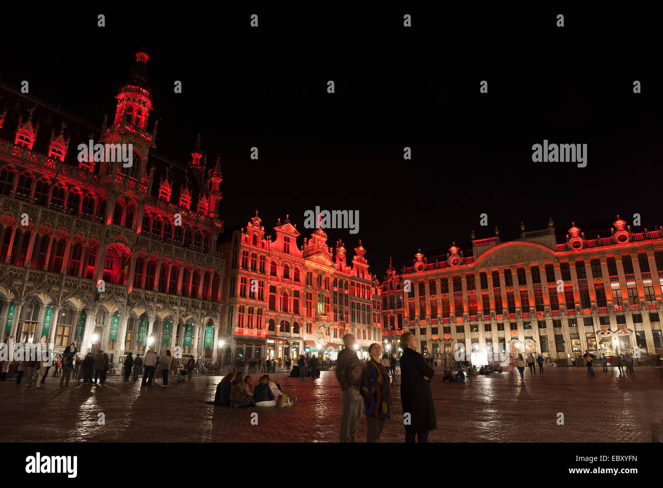 Grote Markt, Grand Place market square with Royal House or Maison du Roi and Chaloupe d'Or, illuminated at night, Brussels Stock Photo
