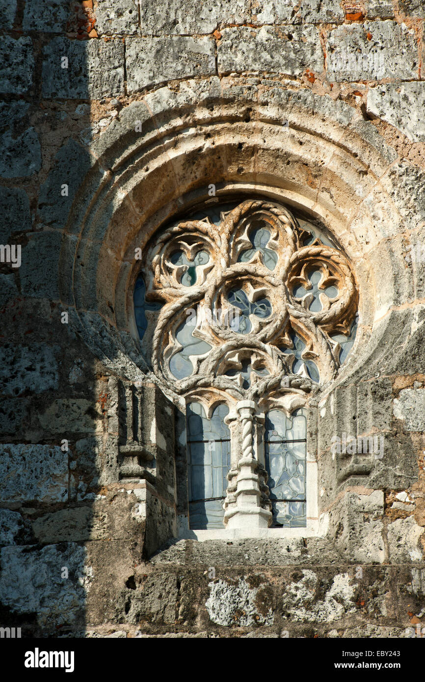Dominikanische Republik, Santo Domingo, Zona Colonial, Basilica Menor de la Virgin de la Anunciacion, gotisches Fenster an der O Stock Photo