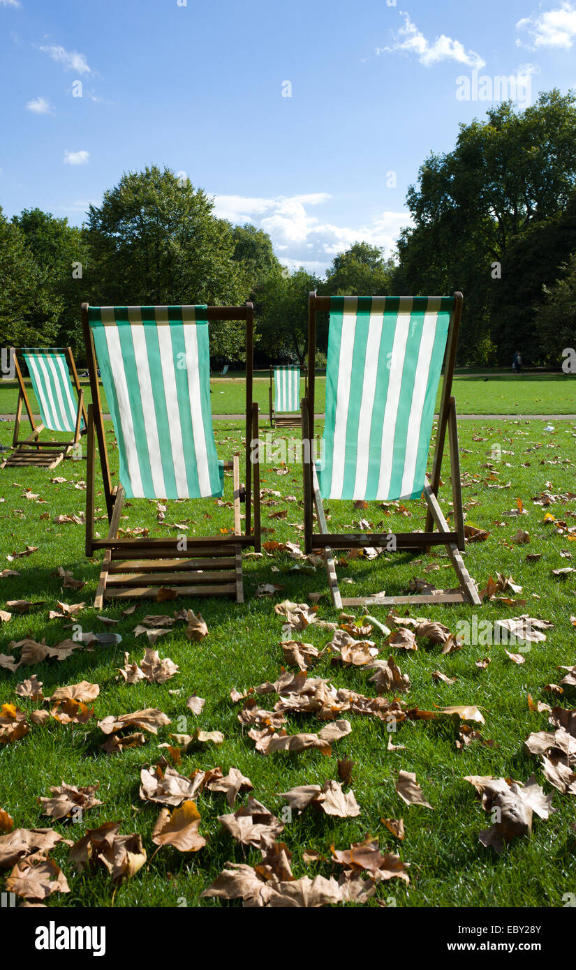St James Park London in the sun with deckchairs out Stock Photo - Alamy