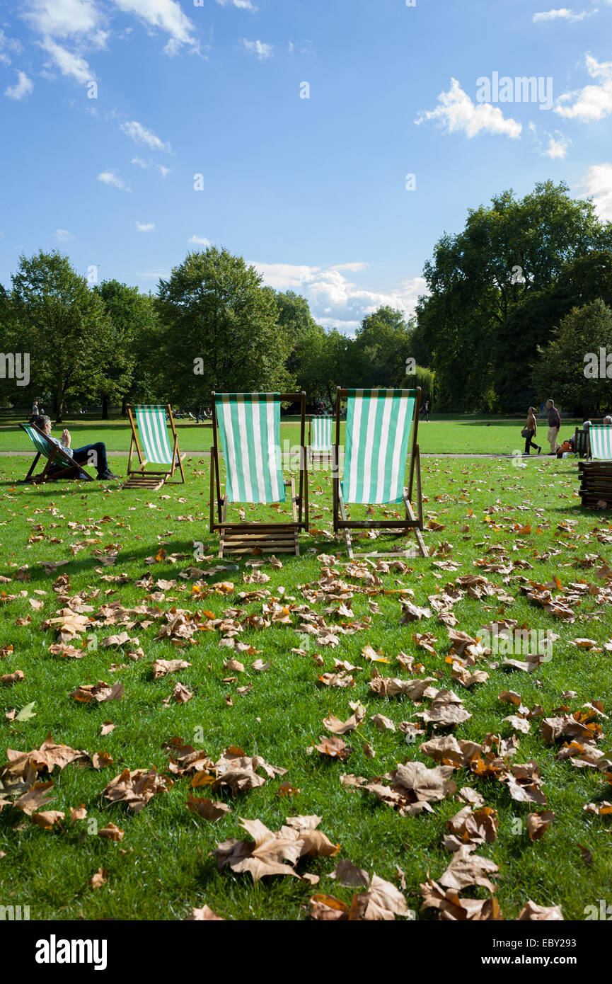 St James Park London in the sun with deckchairs out Stock Photo - Alamy