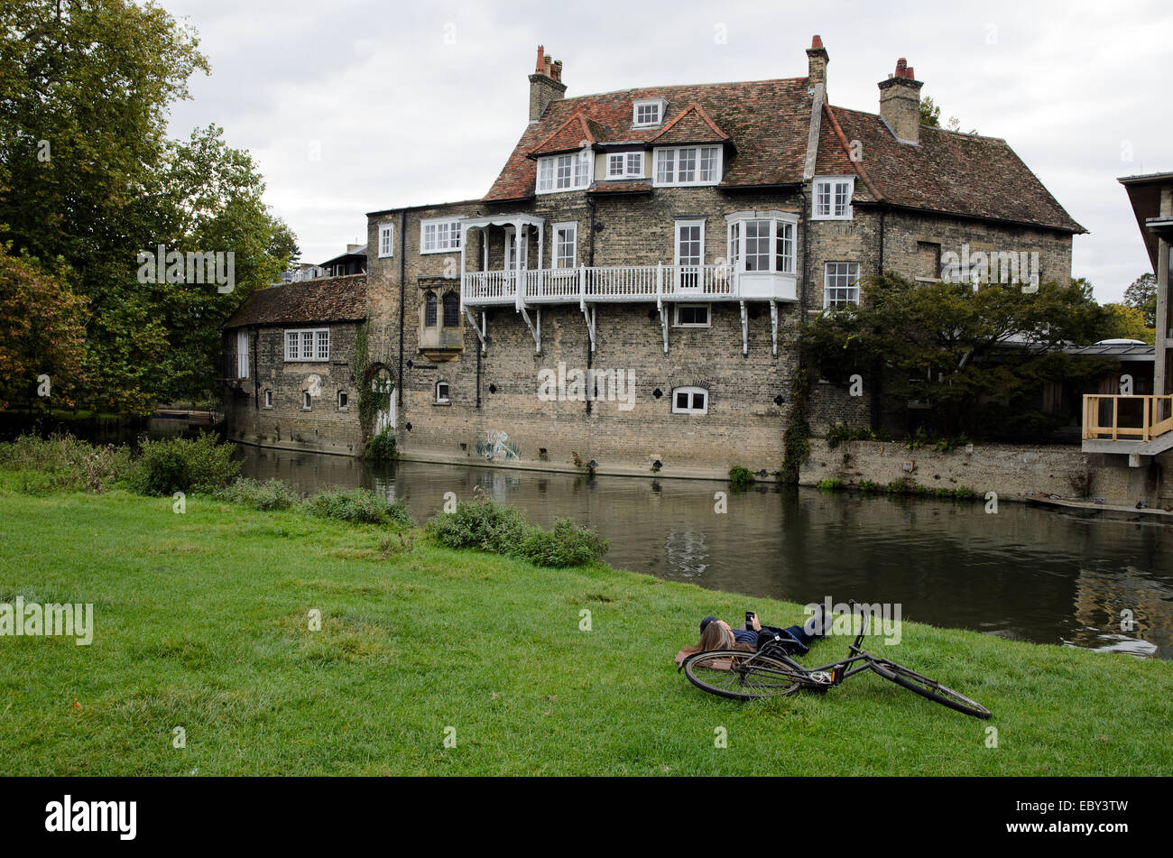 The house on Mill Pond - Cambridge, England Stock Photo