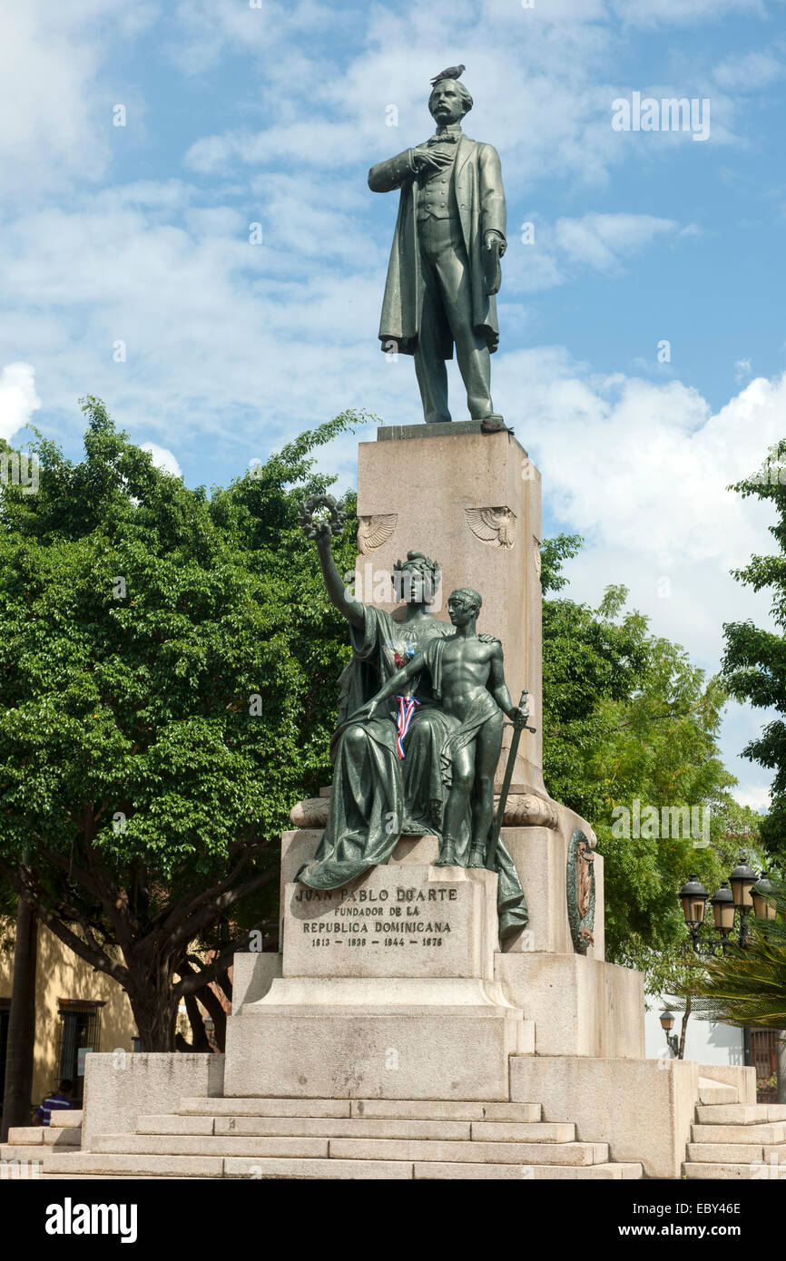 Dominikanische Republik, Santo Domingo, Zona Colonial, Parque Duarte, Juan Pablo Duarte Denkmal Stock Photo
