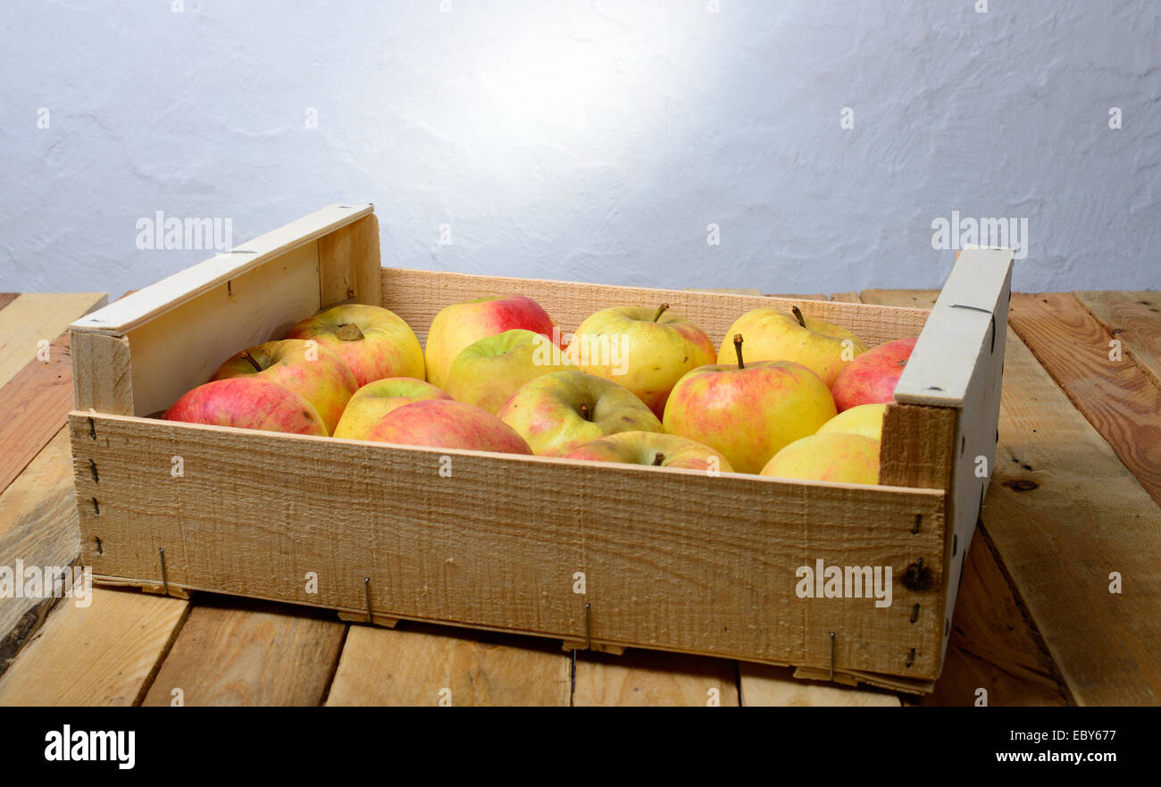 small box of apples for cider Stock Photo - Alamy