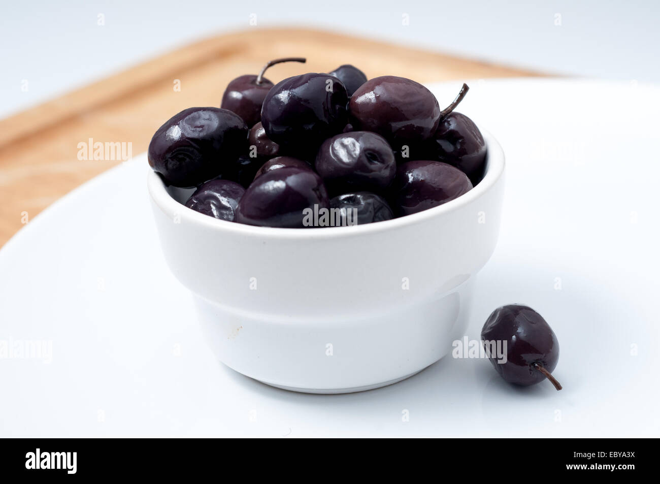 Olives in a bowl top view isolated hi-res stock photography and images ...