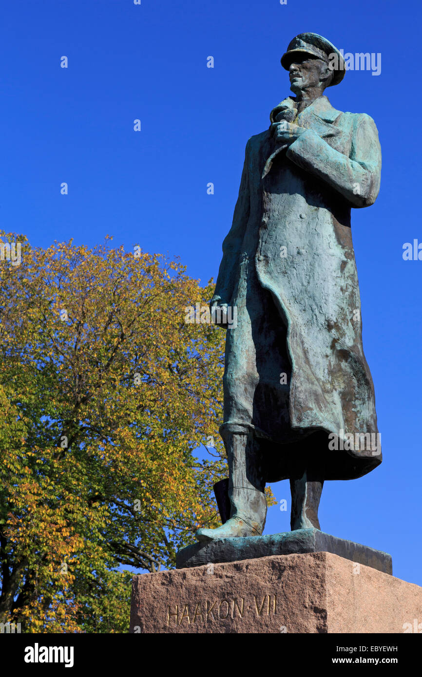 Haakon VII Statue