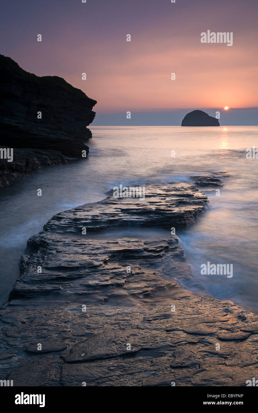 Sunset over Gull Rock from Trebarwith Strand, Cornwall, England. Autumn (September) 2014. Stock Photo