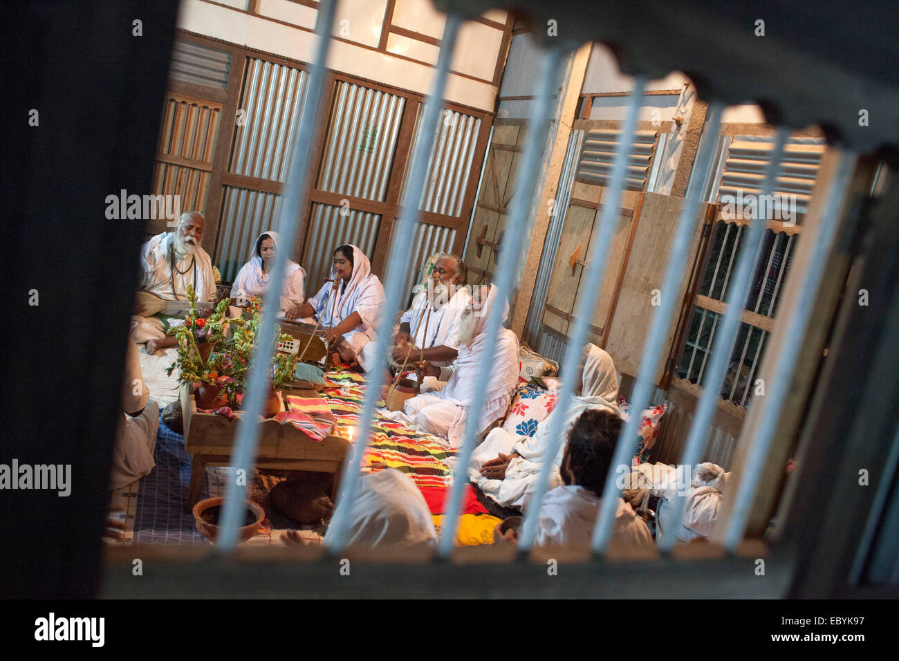 Lalon Munshigonj, Bangladesh. 5th Dec, 2014. Lalon venerator organized a Baul ...