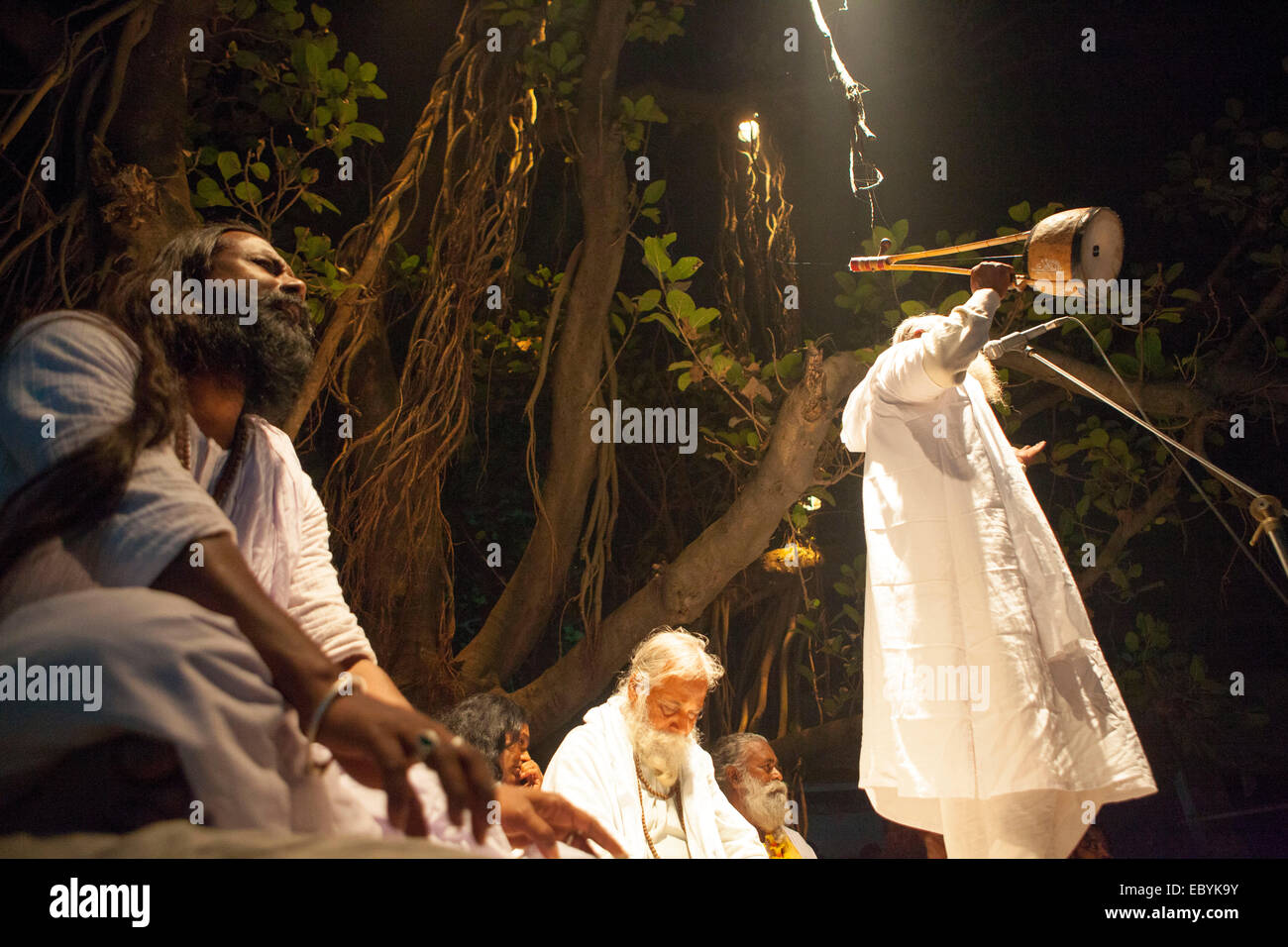 Lalon Munshigonj, Bangladesh. 5th Dec, 2014. Lalon venerator organized a Baul ...