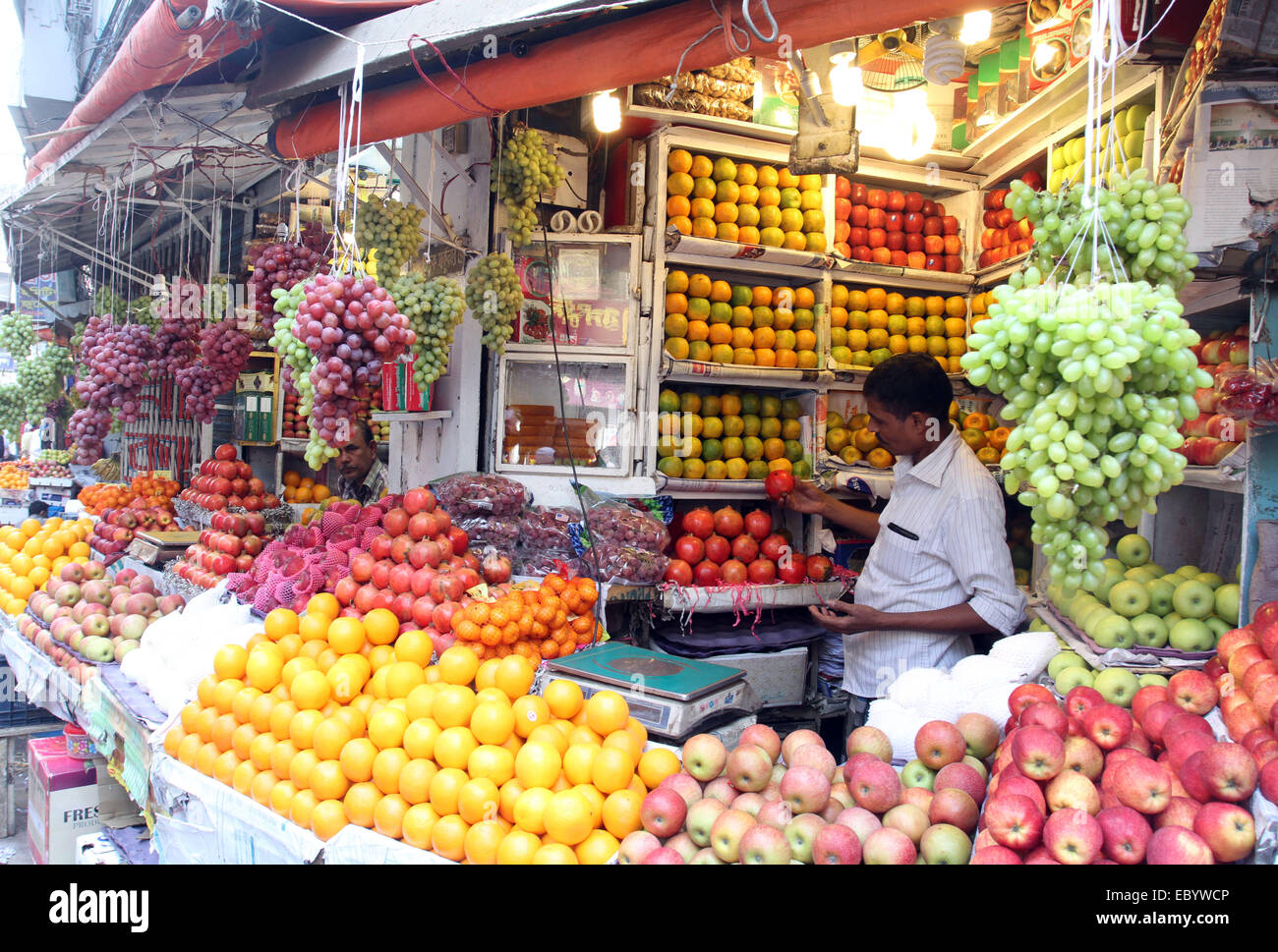 Dhaka 05 December 2014. Fruit vendor at Chwak Bazar in Old Dhaka, The ...