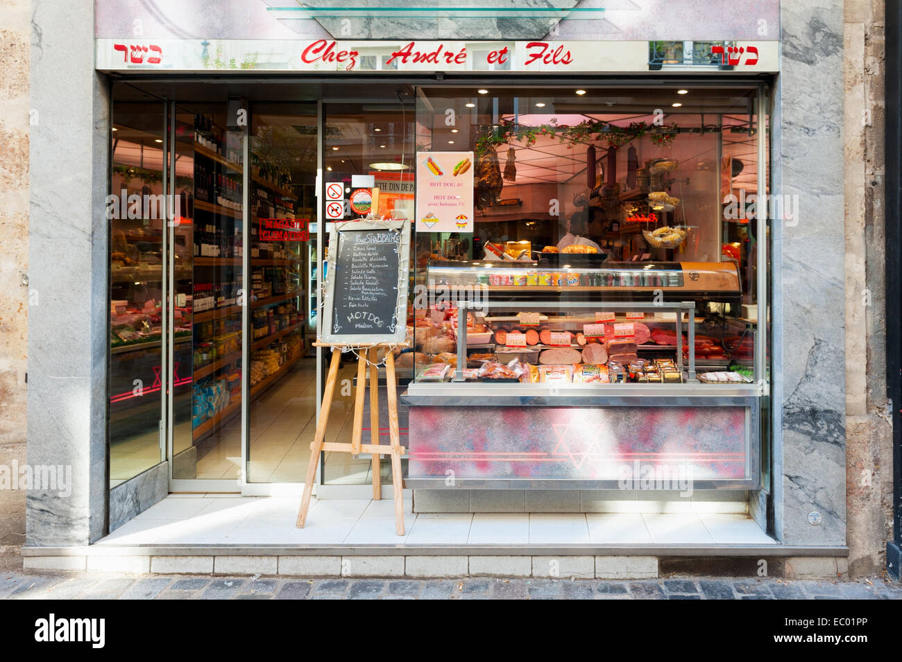 André et fils - Jewish boucherie in the Marais, Paris. Excellent beef hot dogs. Stock Photo