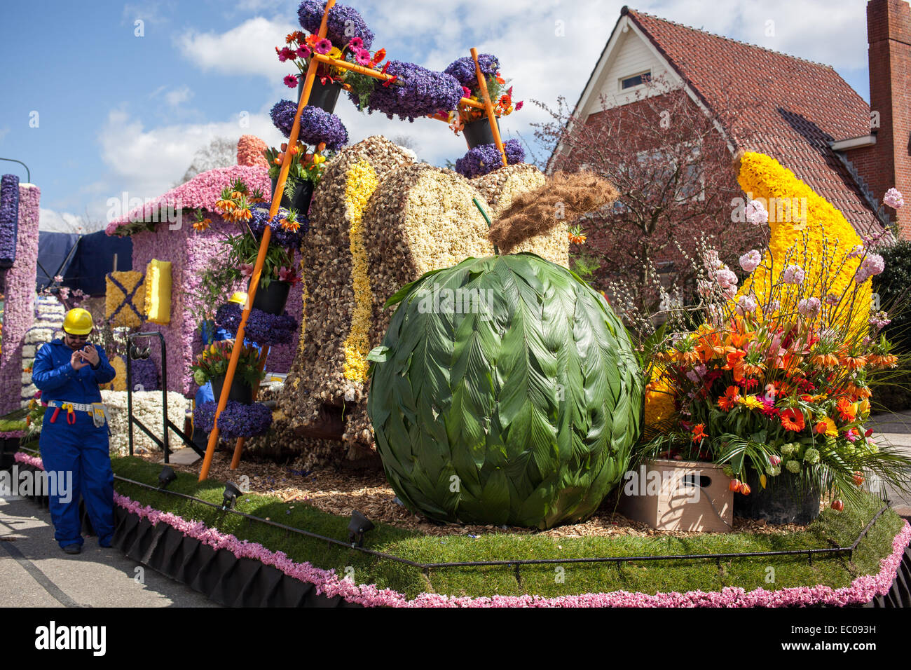 Lisse, Netherlands - April 20, 2013: Flowers composition on flower parade. The annual Flower Parade in Holland between Noordwijk Stock Photo