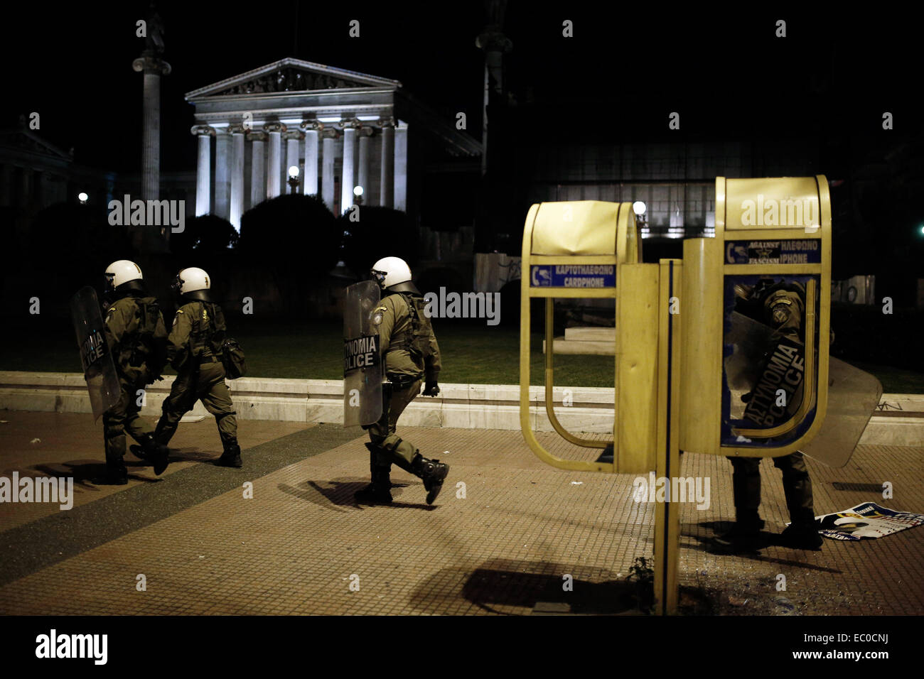 Greece athens police officer hi-res stock photography and images - Alamy