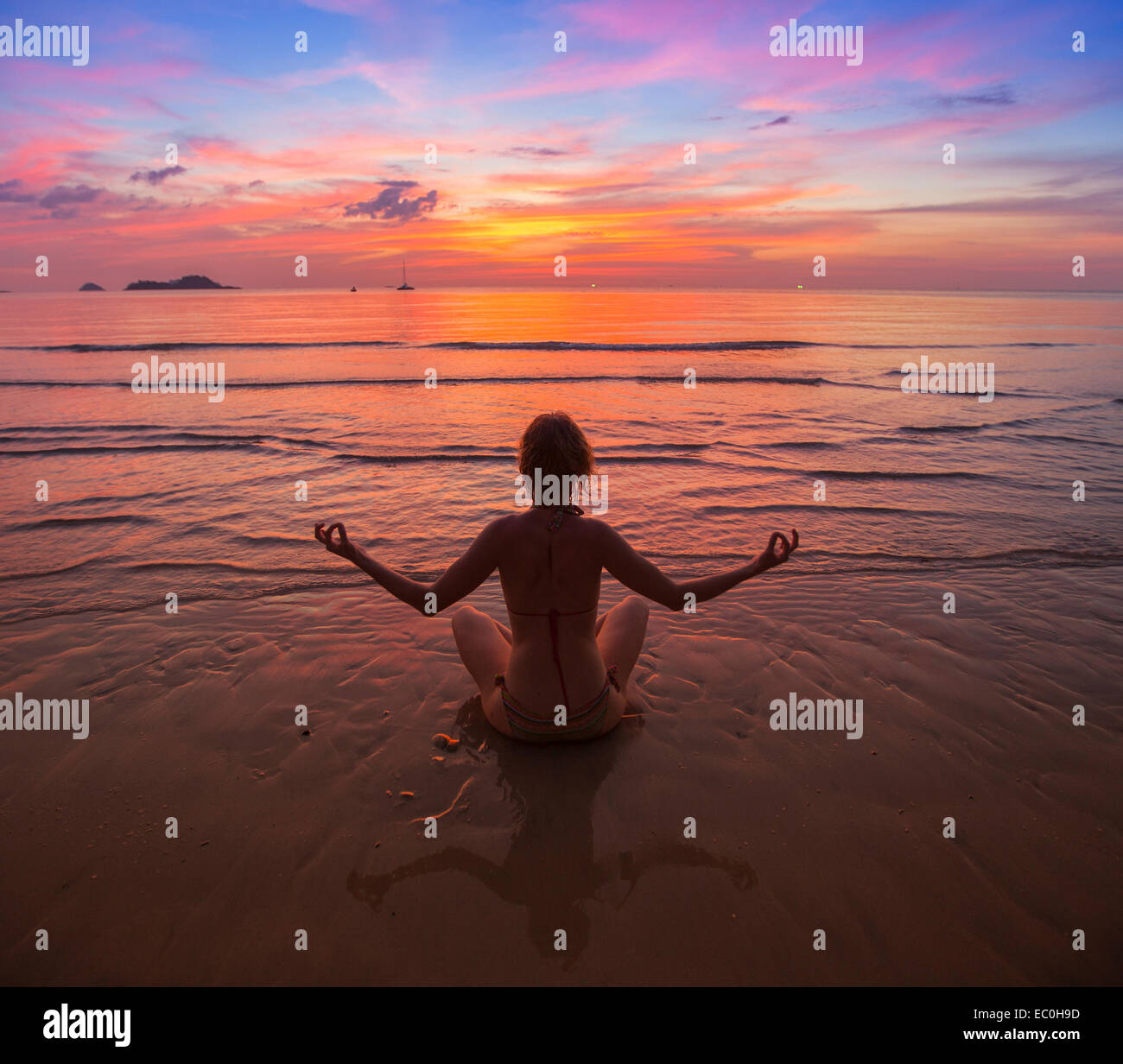 Silhouette of woman meditating on the sea beach Stock Photo - Alamy