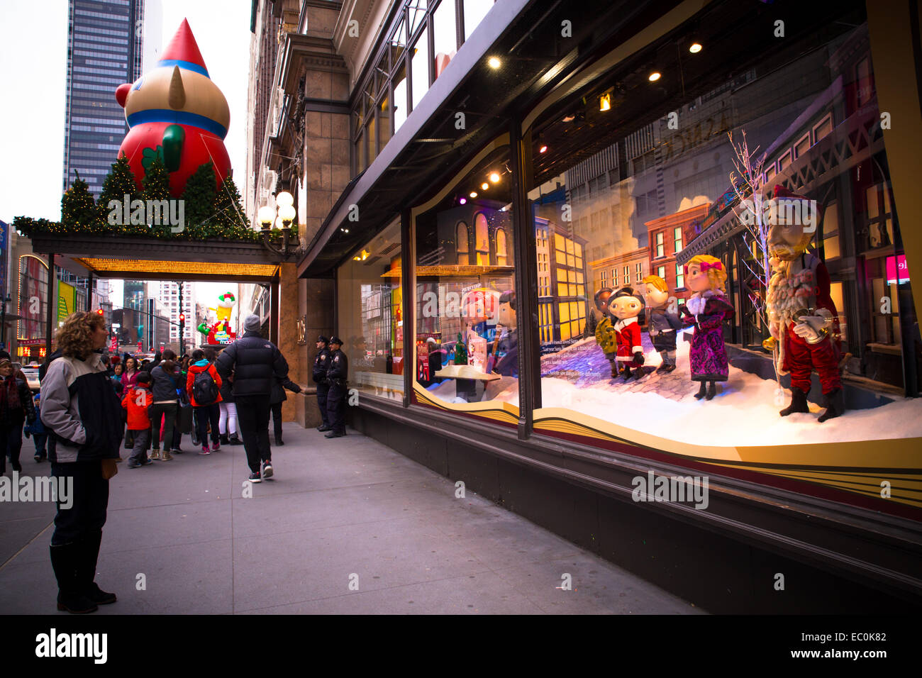 Spectators view holiday window display at Bergdorf Goodman in NYC Stock  Photo - Alamy