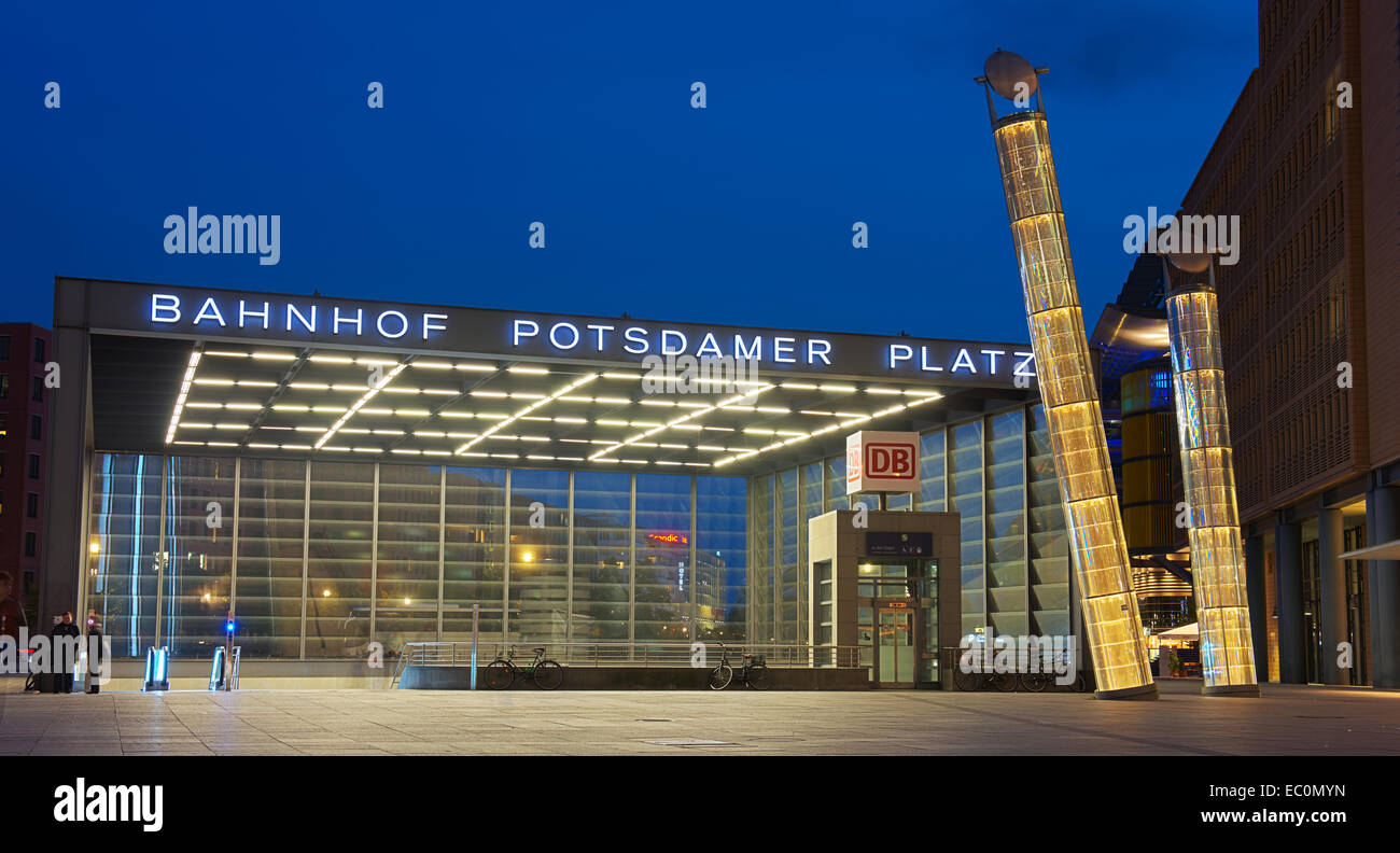 The bahnhof (train station) at Potsdamer Platz Stock Photo - Alamy