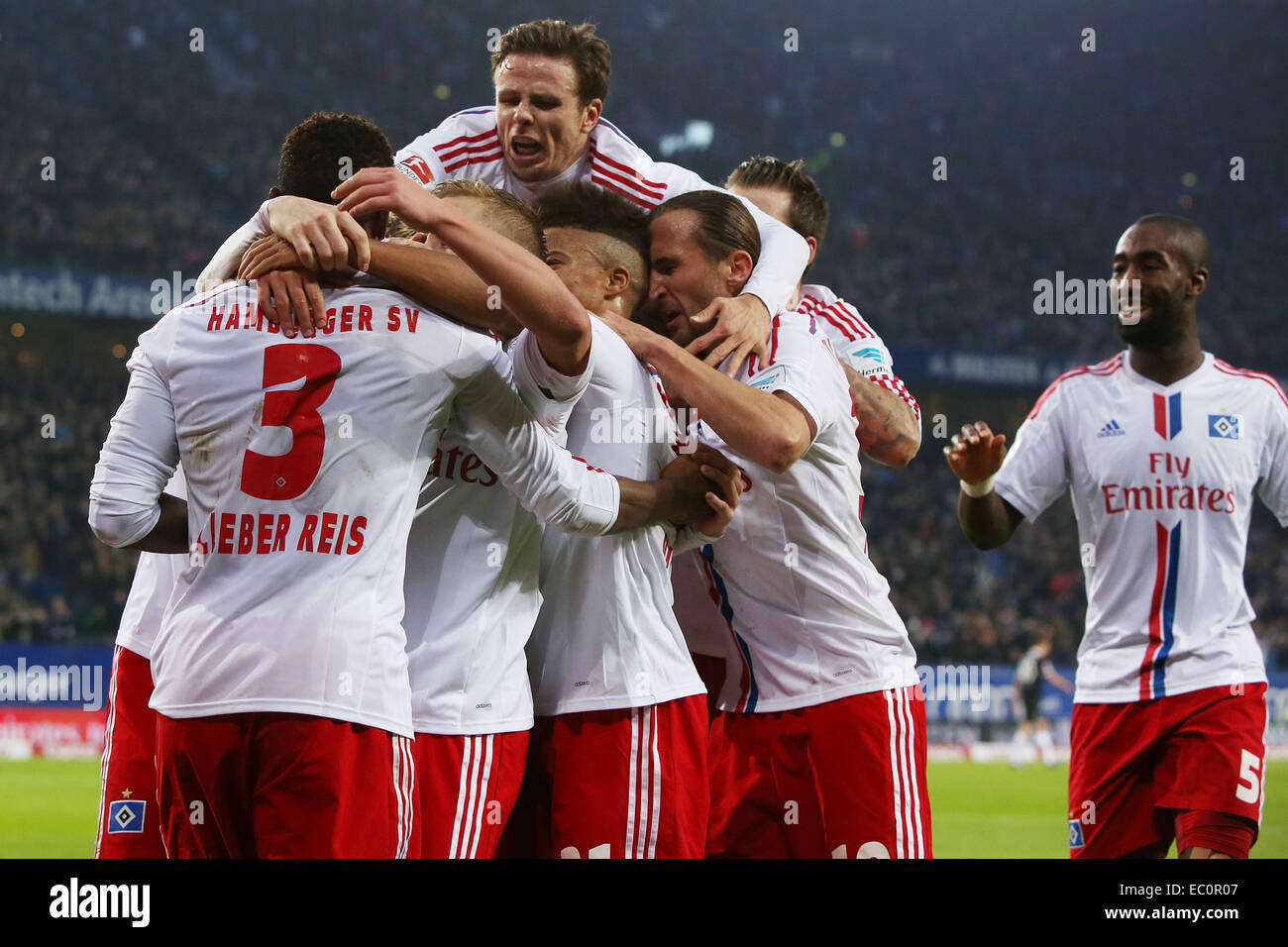 Hamburg, Germany. 07th Dec, 2014. Hamburg's team celebrates the 1-0 goal by Cleber Reis (L) during the German Bundesliga match between Hamburger SV and FSV Mainz in Hamburg, Germany, 07 December 2014. Photo: MALTE CHRISTIANS/dpa (ATTENTION: Due to the accreditation guidelines, the DFL only permits the publication and utilisation of up to 15 pictures per match on the internet and in online media during the match.)/dpa/Alamy Live News Stock Photo