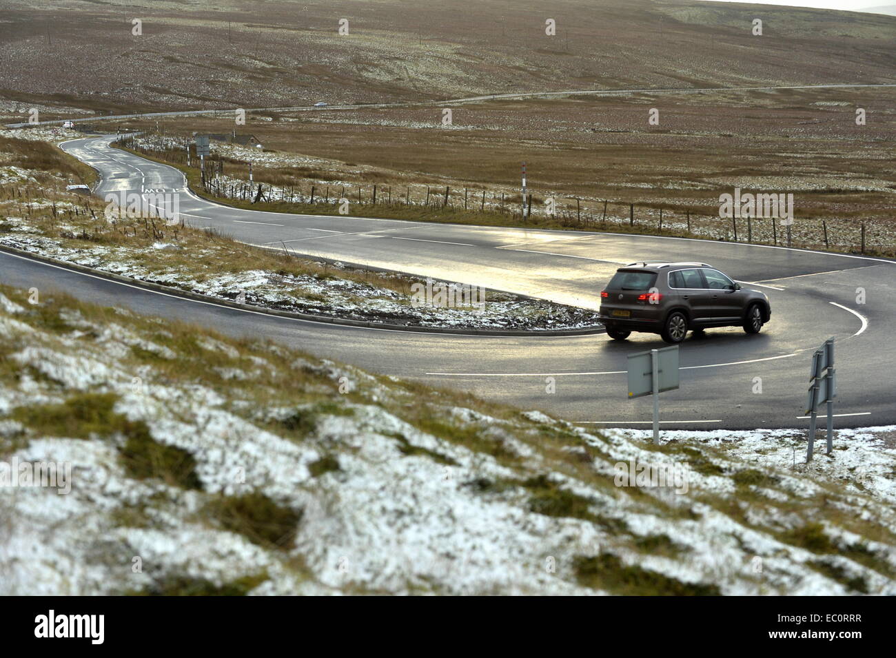 Cumbria, UK. 7th Dec, 2014. Weather: A light covering of snow on the A686 Hartside Pass in Cumbria as the Country prepares for the first significant snowfall of the winter as artic air sends temperatures falling: 7 December 2014  Credit:  STUART WALKER/Alamy Live News Stock Photo