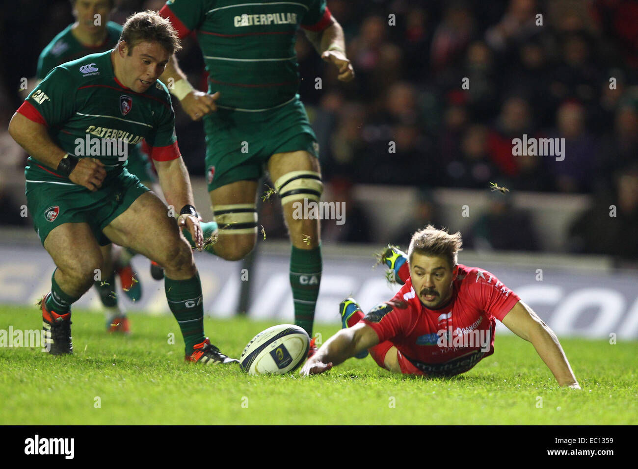 Leicester, UK. 07th Dec, 2014. European Rugby Champions Cup. Leicester versus Toulon. Drew Mitchell (Toulon) scrambles for the ball. Credit:  Action Plus Sports/Alamy Live News Stock Photo