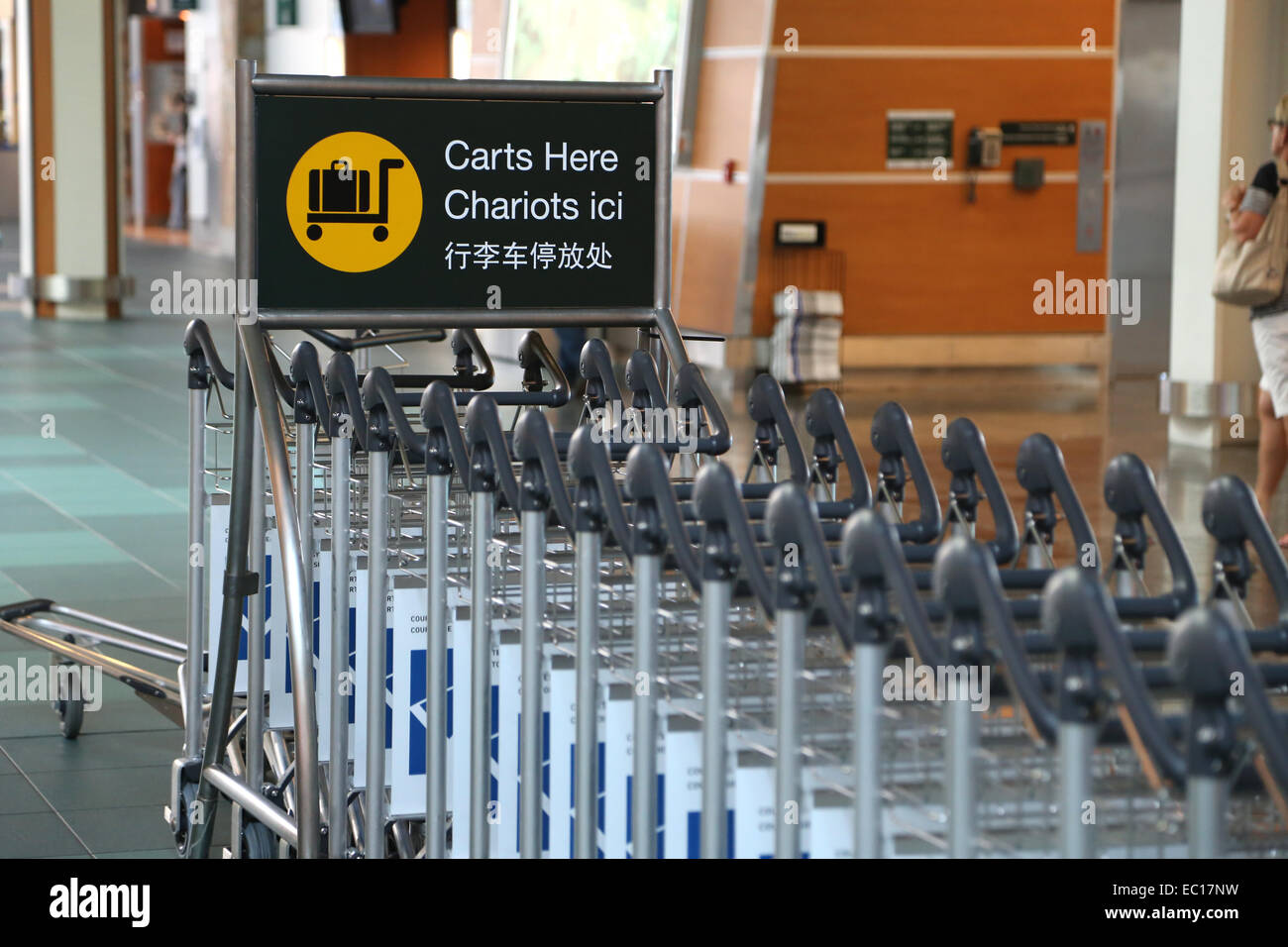 Parking carts here sign at YVR airport Stock Photo Alamy