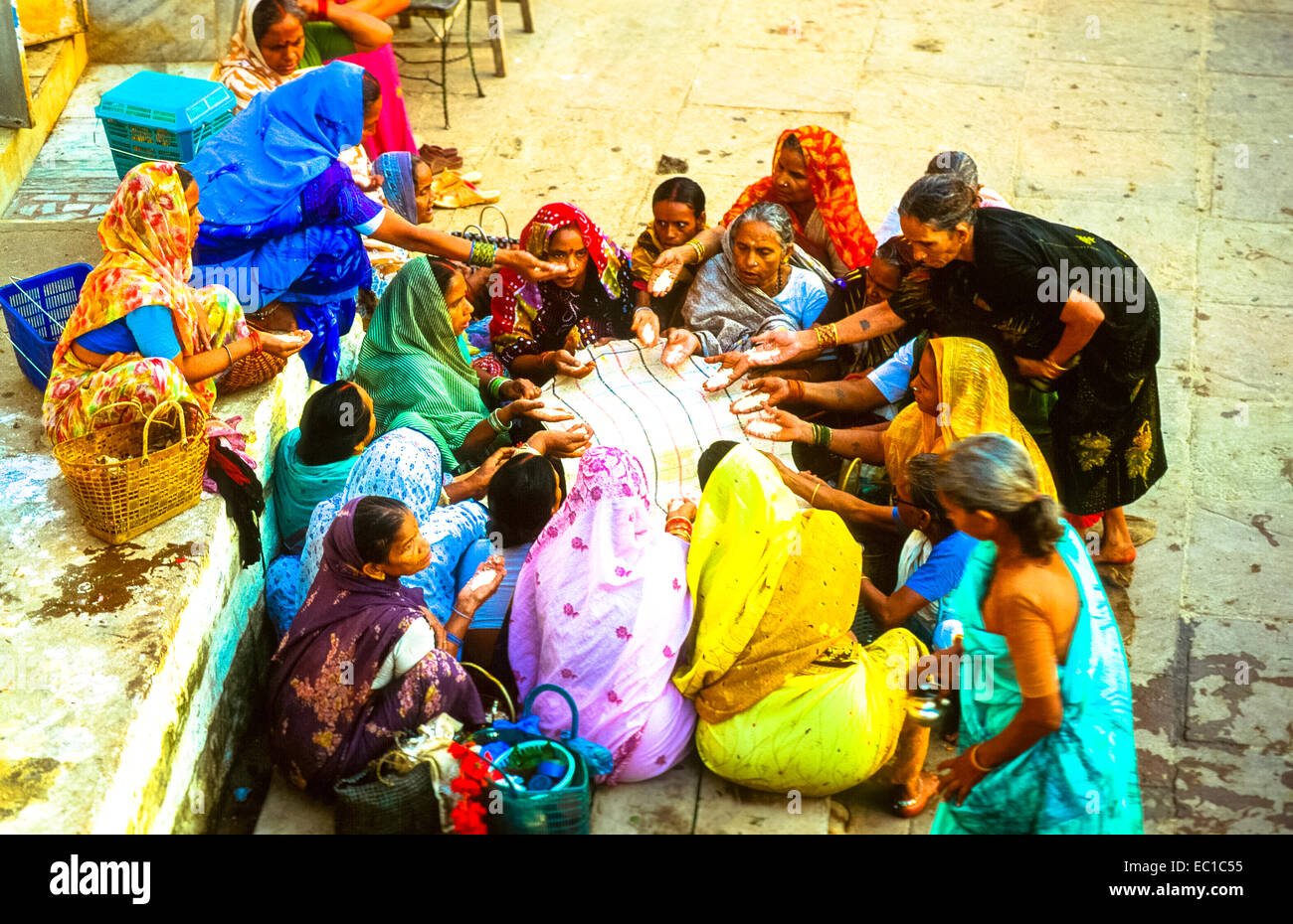 ritual at varanasi in india Stock Photo - Alamy