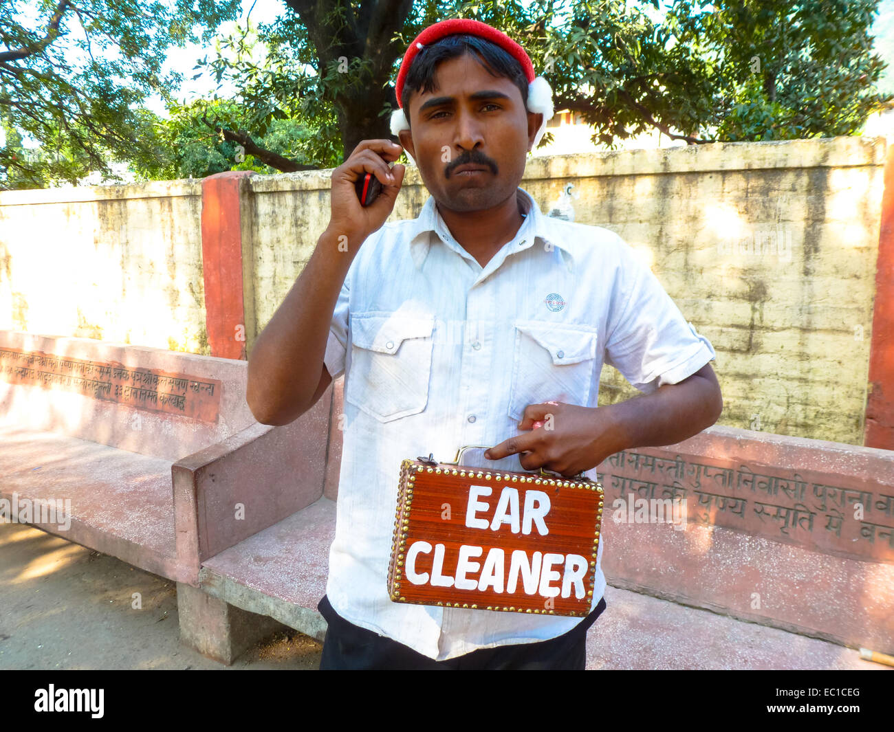earcleaner at street in india Stock Photo - Alamy
