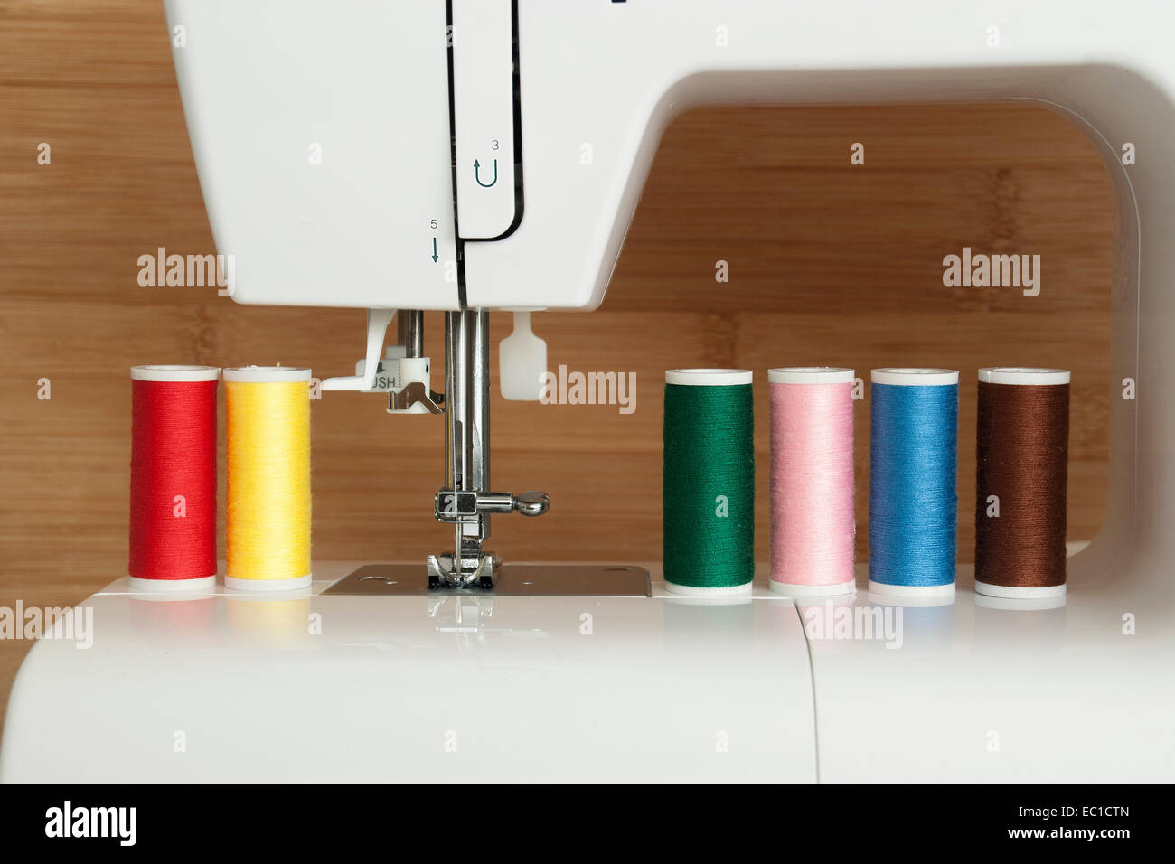 10 Colors - Mini Machine à Coudre Manuelle Portable, 1 Lot De Fils