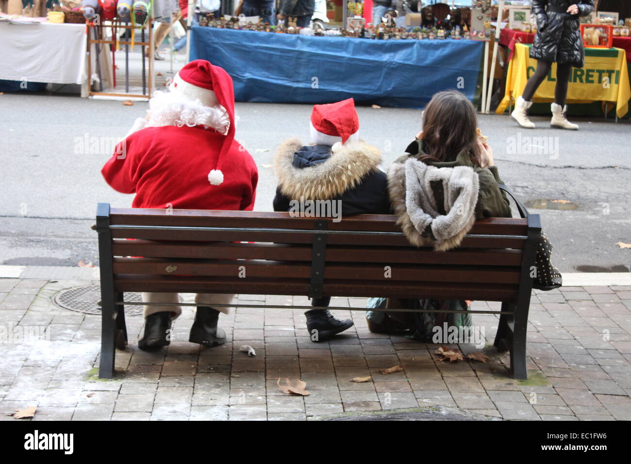 Santa claus sitting on a bench hi-res stock photography and images - Alamy