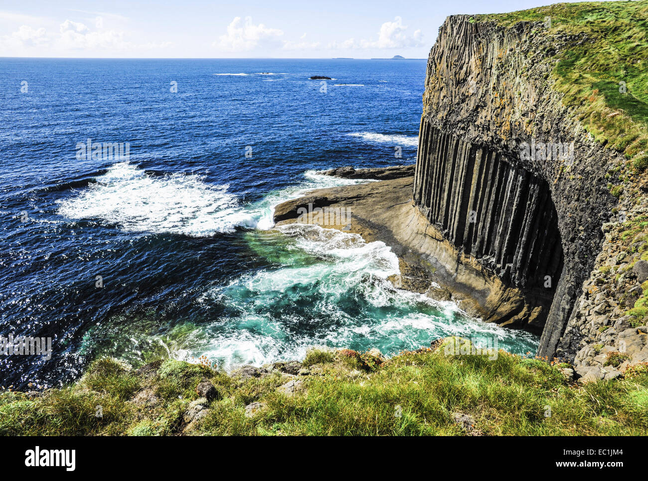 Fingal cave staffa hi-res stock photography and images - Alamy