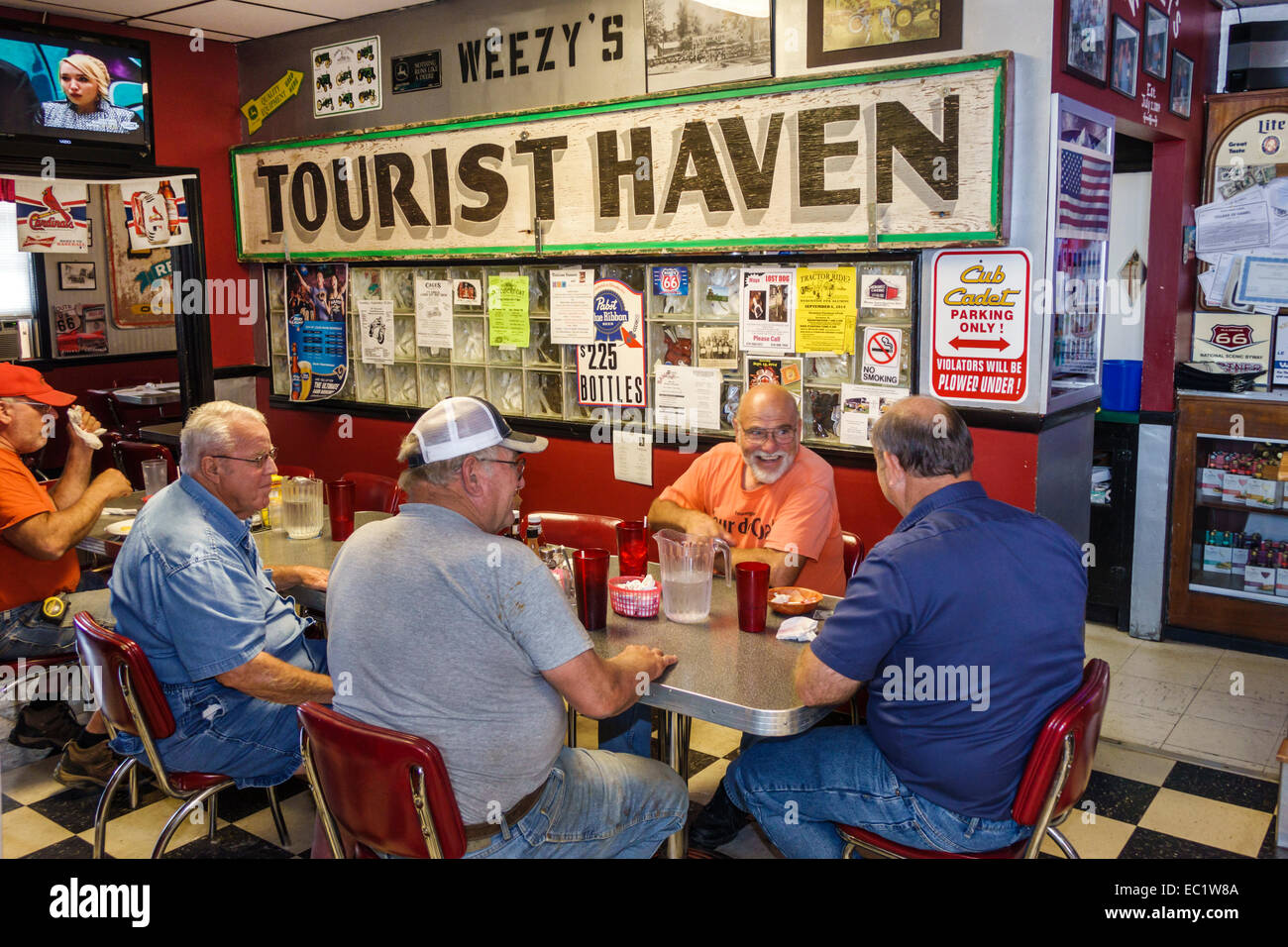 Illinois Hamel,historic highway Route 66,Weezy's,restaurant restaurants food dining cafe cafes,interior inside,table,man men male,senior seniors citiz Stock Photo