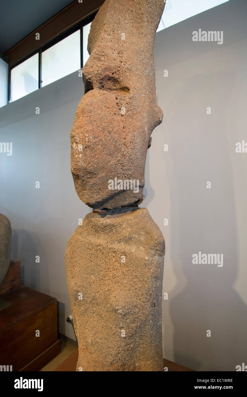 Moai stone statue pop art Royalty Free Vector Image