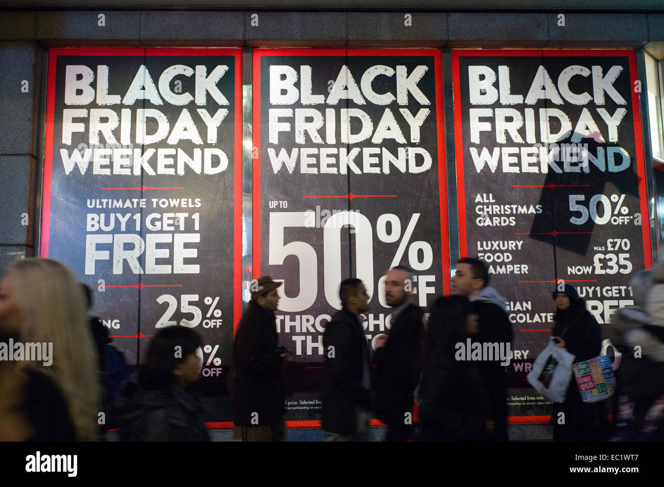 BLACK FRIDAY weekend on London's busy Oxford Street . Stock Photo