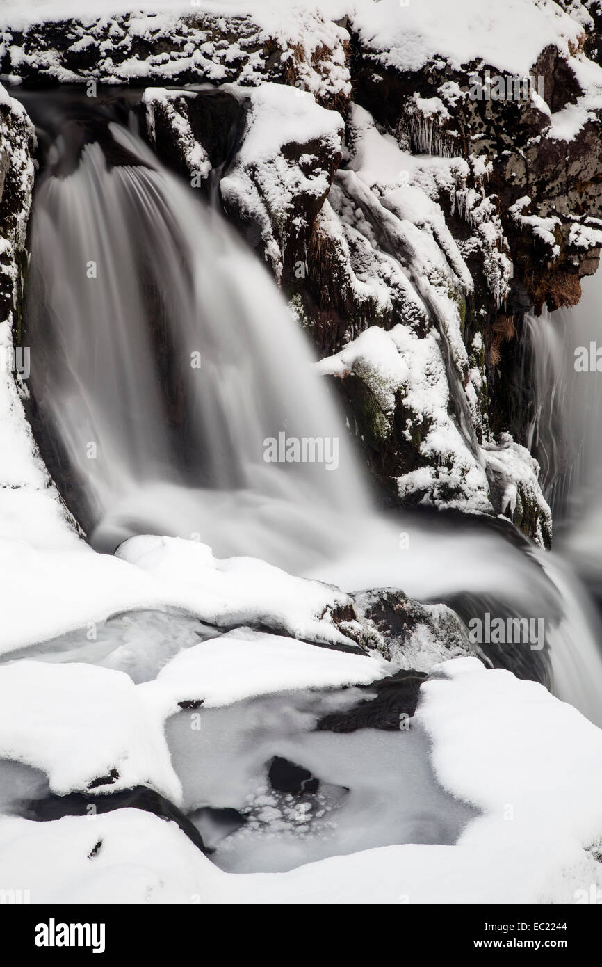 Waterfall at Mt Kirkjufell, near Grundarfjörður, Western Region ...