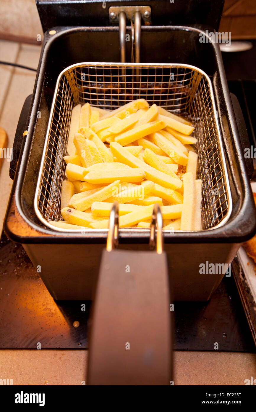 https://c8.alamy.com/comp/EC225T/cooking-french-fries-in-a-deep-fryer-basket-EC225T.jpg