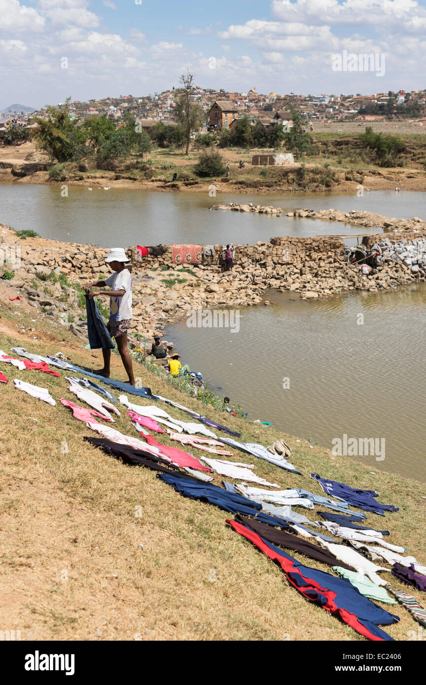 Africans washing clothes hires stock photography and images Alamy