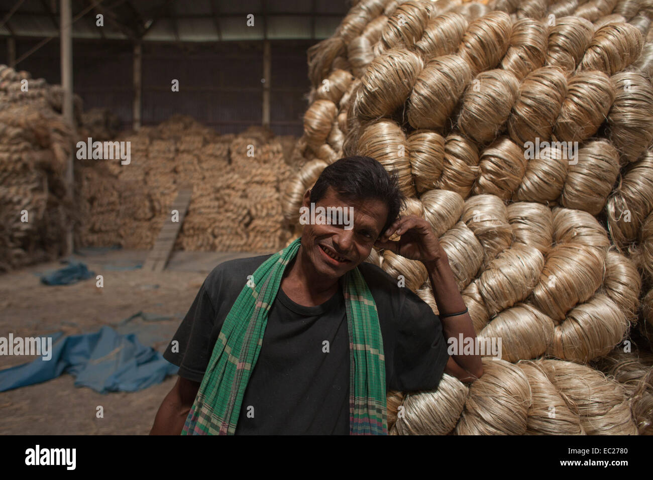 Dhaka, Bangladesh. 08th Dec, 2014. Bangladeshi labor working inside