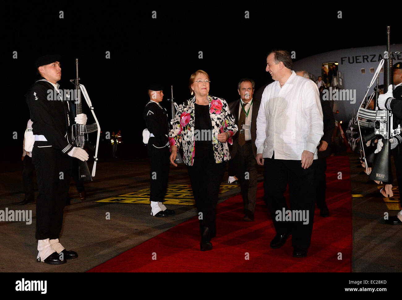 Veracruz, Mexico. 7th Dec, 2014. Image provided by Chile's Presidency shows Chilean President Michelle Bachelet (2-L-Front) and Mexican Foreign Affairs Secretary Jose Antonio Meade Kuribrena (R-Front) talking after Bachelet's arrival to Heriberto Jara Corona International Airport in Veracruz, Mexico, on Dec. 7, 2014. Bachelet arrived in Veracruz to participate in the 24th Ibero-American Summit, according to the local press. © Chile's Presidency/Xinhua/Alamy Live News Stock Photo