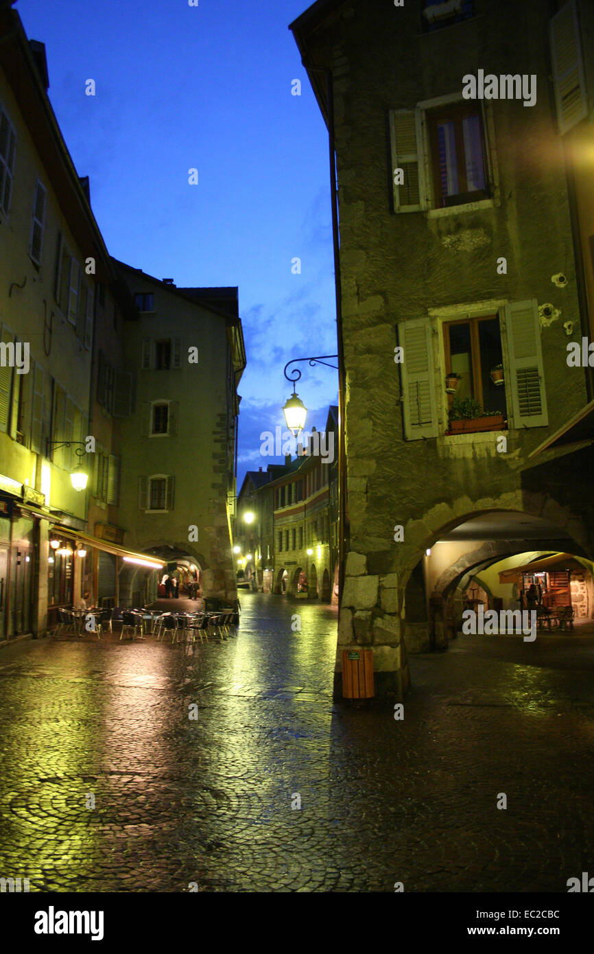 Annecy Old Town At Night Stock Photo Alamy annecy-old-town-at-night-stock-photo-alamy
