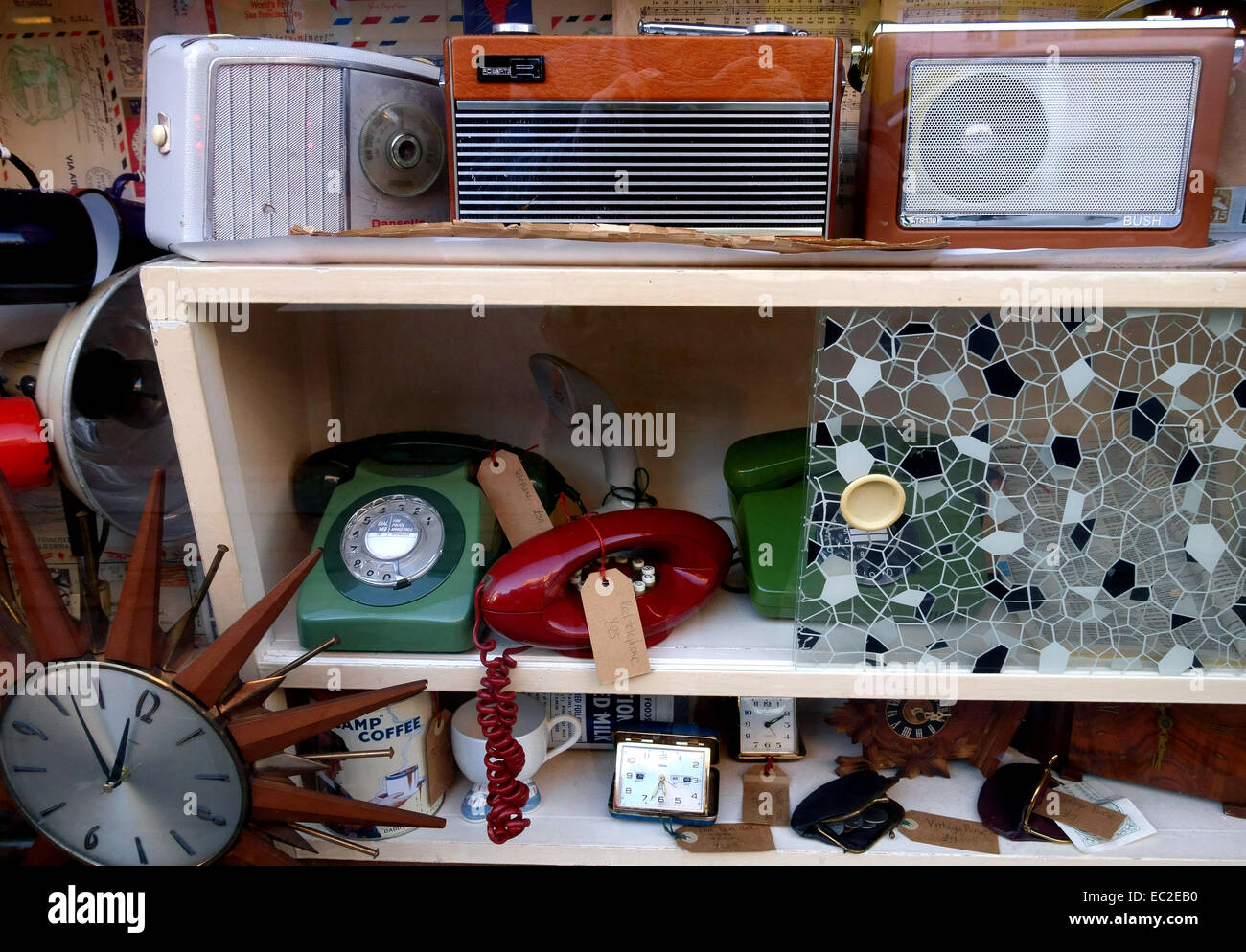 20th century radios and other "retro" antiques in Hoxton shop window, London Stock Photo