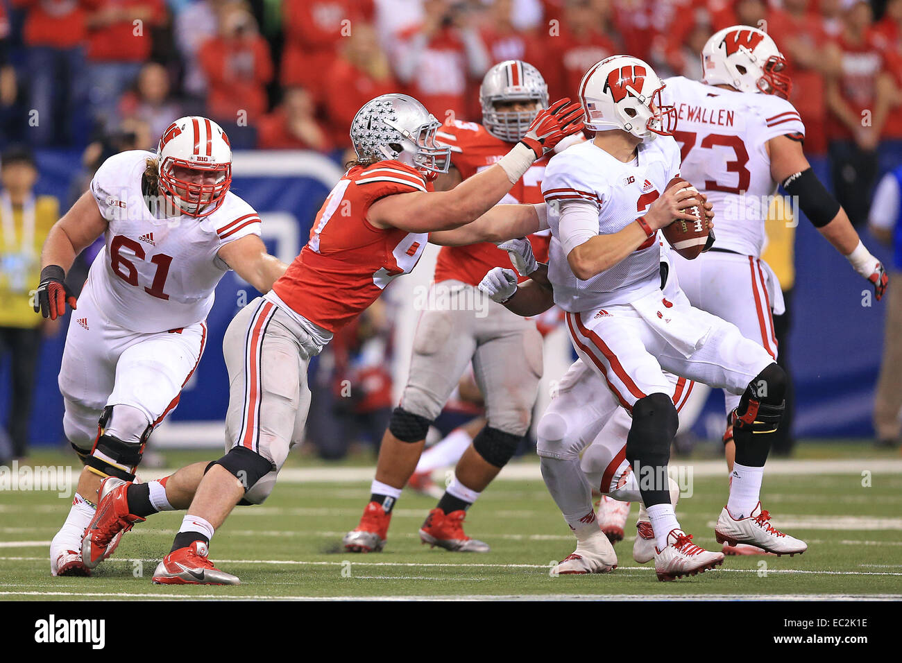 Defensive end joey bosa 97 hi-res stock photography and images - Alamy