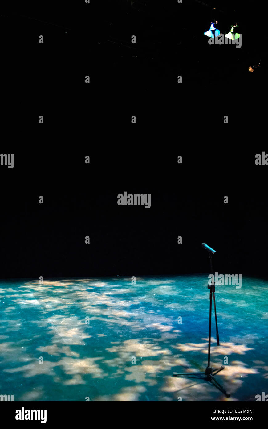 Stage wings theatre hi-res stock photography and images - Alamy
