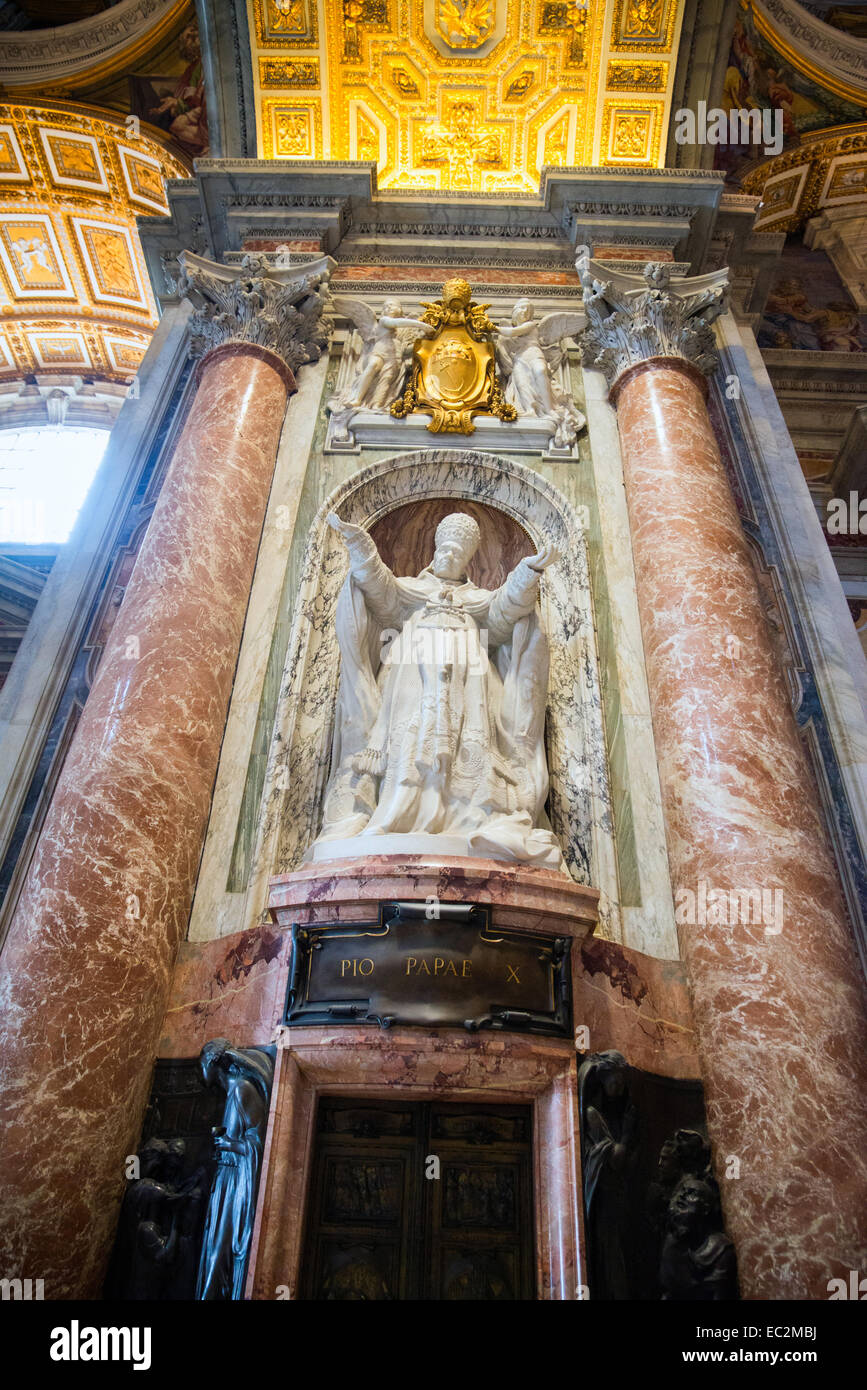 Interior of St Peter's Basilica, Rome, Italy Stock Photo