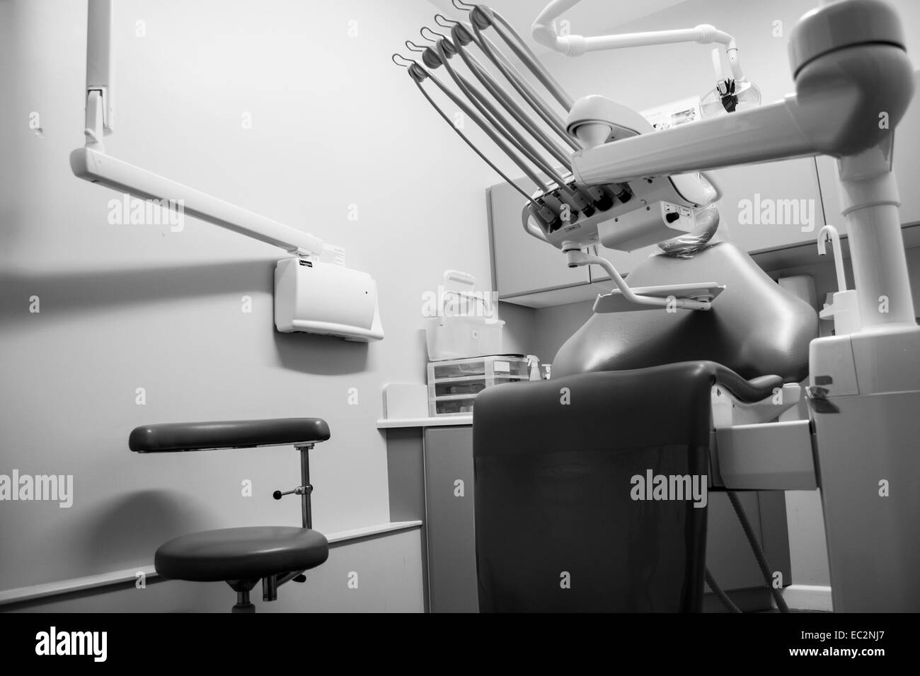 Dentists chair black and white Stock Photo Alamy