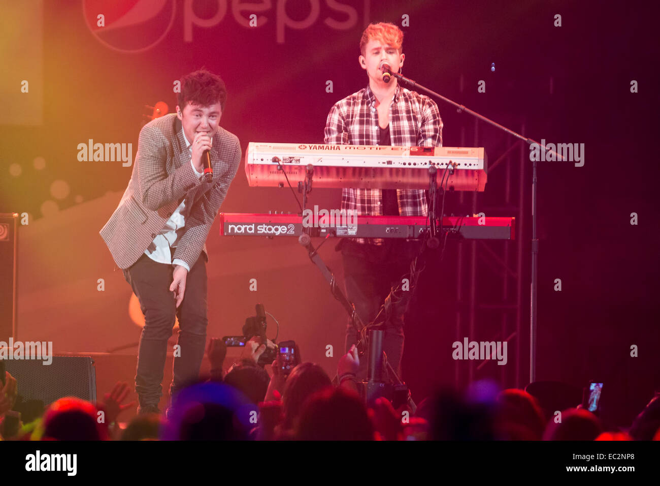 Chicago, Illinios, USA. 6th Dec, 2014. Singer JAKE ROCHE (L) and DANNY ...