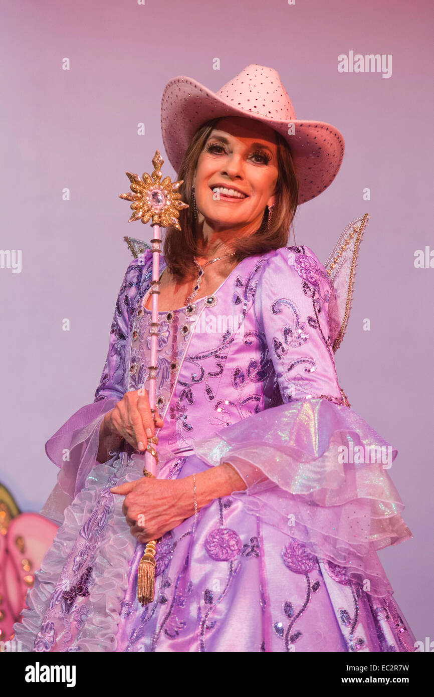 In true Dallas-style, Linda Gray wears a pink Stetson. Photocall with Dallas-actress Linda Gray who makes her pantomime debut playing the Fairy Godmother in Cinderella at the New Wimbledon Theatre from 5 December 2014 to 11 January 2015. The cast included Tim Vine, Matthew Kelly and Wayne Sleep. Stock Photo