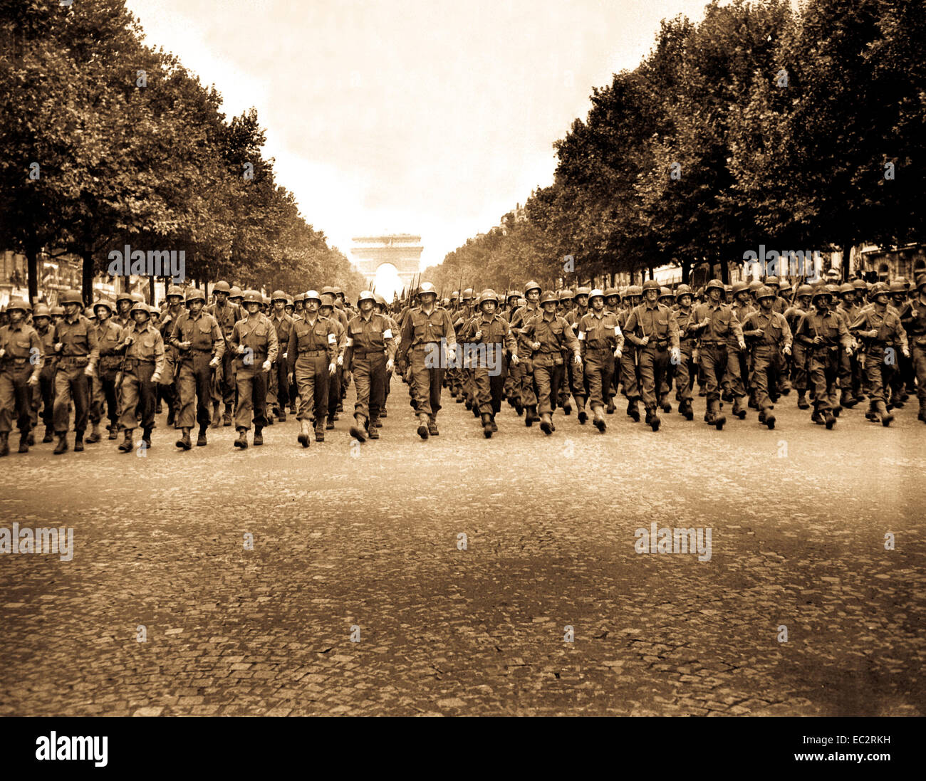 American troops of the 28th Infantry Division march down the Champs Elysees, Paris, in the 'Victory' Parade.  August 29, 1944.  Poinsett. (Army) Stock Photo