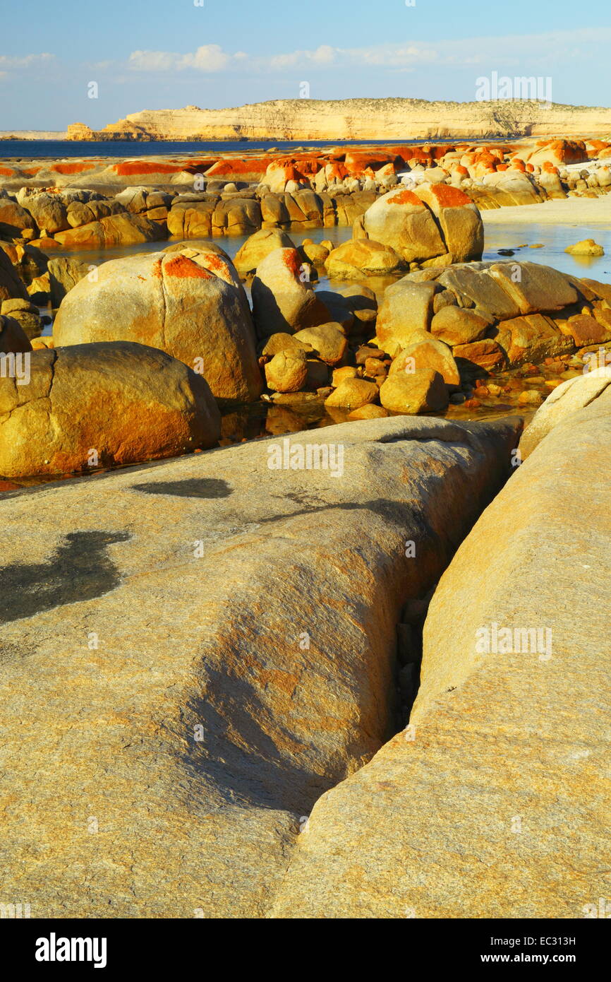 Granite boulders and cracks along the shore at The Granites, Streaky