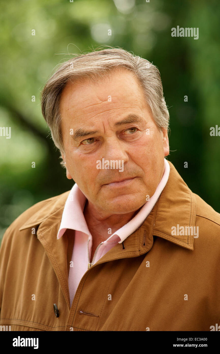 Older gray hair man hi-res stock photography and images - Alamy